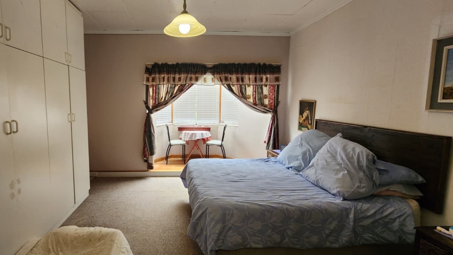 6 Bedroom Property for Sale in Napier Western Cape